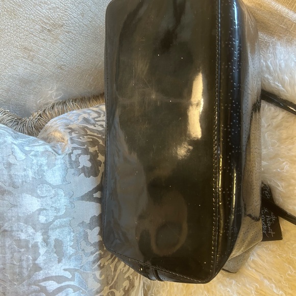 Gorgeous Kate Spade Patent Leather Spade Embossed Shoulder Bag. New! - Picture 12 of 13